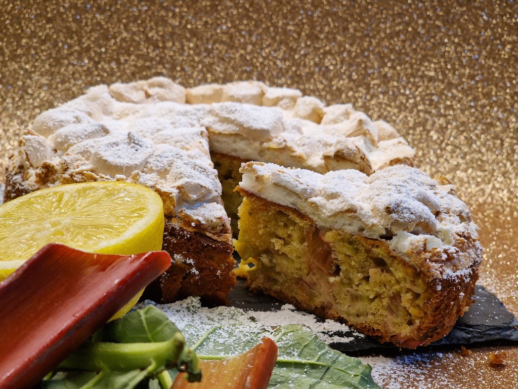 Rhabarberkuchen mit Baiserhaube