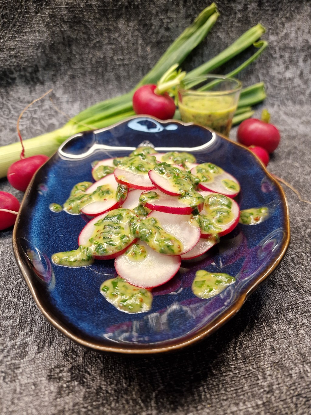 Radieschen-Salat mit Bärlauch-Vinaigrette